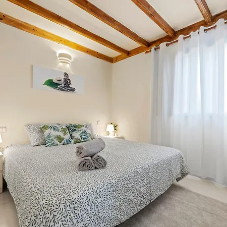 Home2book Sunny Apt Pool & Beach, קוסטה טגוויסה