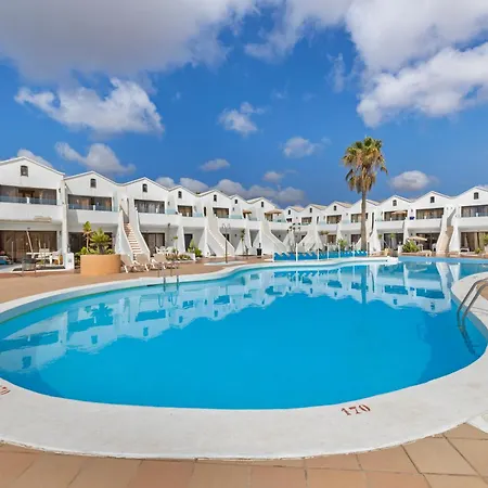 Home2book Sunny Apt Pool & Beach, דירה *