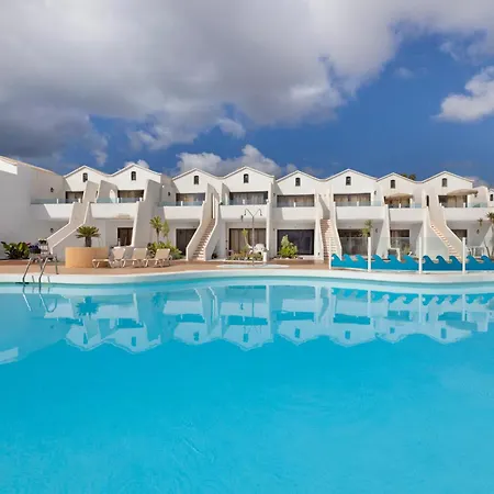 Home2book Sunny Apt Pool & Beach, דירה